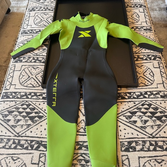 Women's Lime and Black Wetsuit - Picture 1 of 4